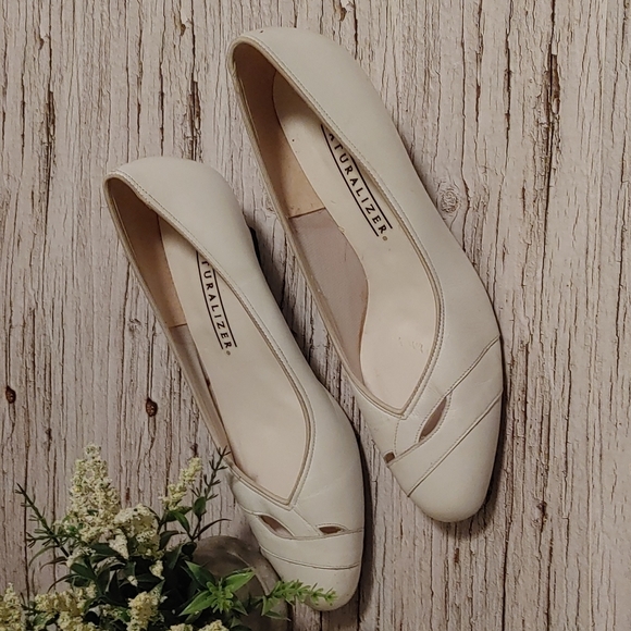 NATURALIZER Kitten heels white shoes women's teen girls - Picture 2 of 12